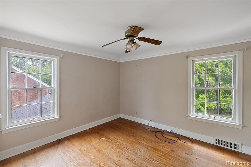 1442 Hampton Road Grosse Pointe Woods, MI 48236 - Photo 21 of 32