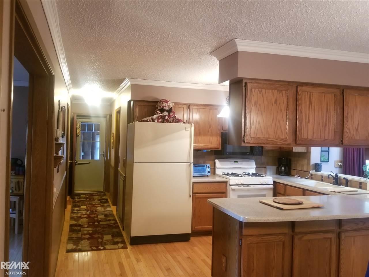 9389 Short Cut Road Fair Haven, MI 48023 - Photo 10 of 22 31362951-9.JPG