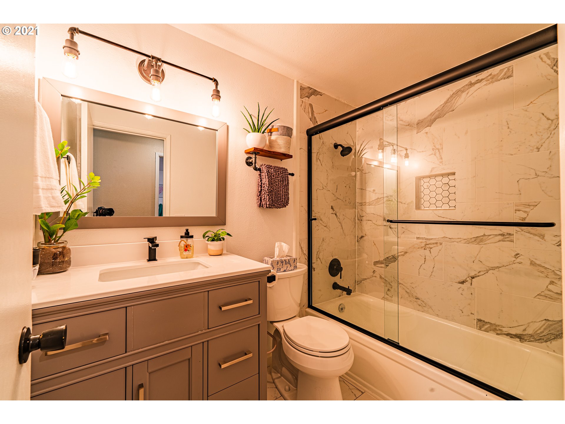 5649 E Street Springfield, OR 97478 - Photo 11 of 19 a bathroom with a sink a toilet and shower