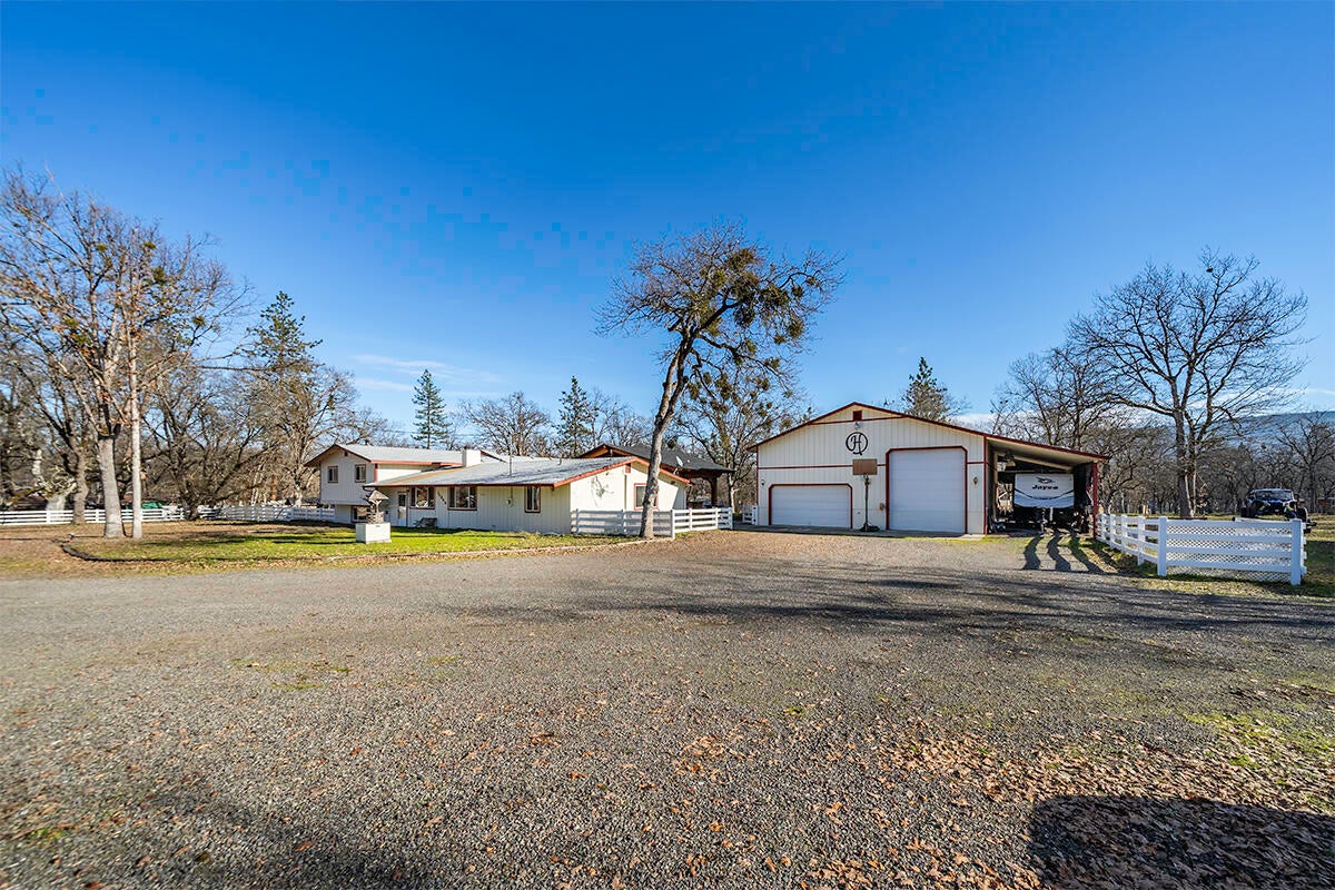11340 Dennis Road White City, OR 97503 - Photo 1 of 39 DSC06583