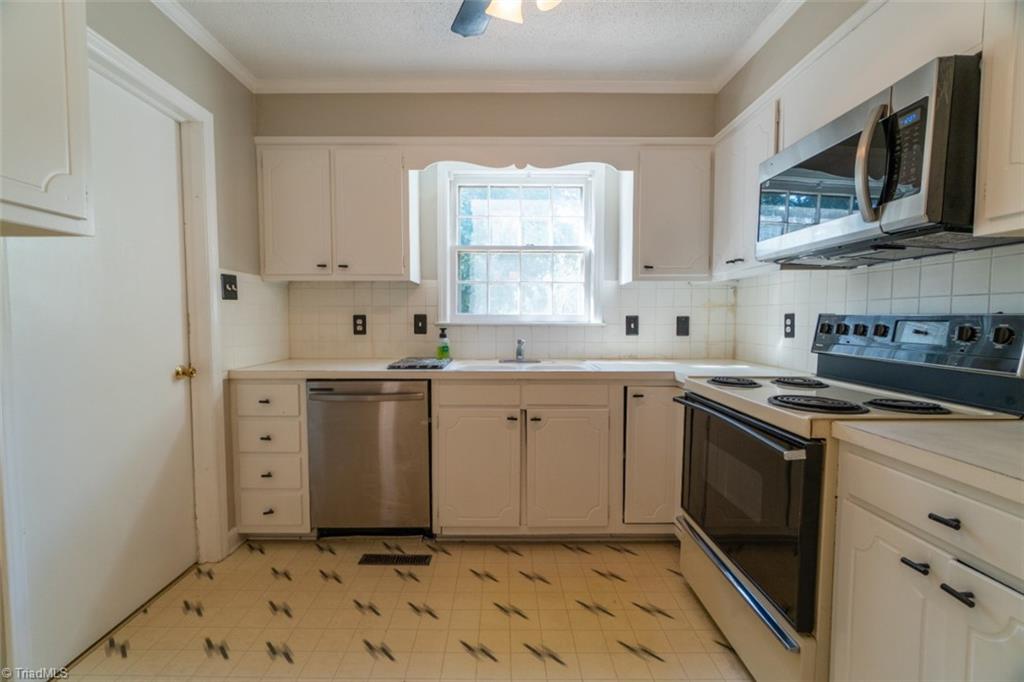 3141 Polo Road Winston-Salem, NC 27106 - Photo 4 of 30 Gallery Image 4