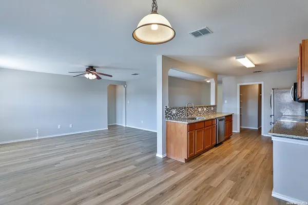 $1,950 | 233 North Willow Way, Cibolo, TX 78108