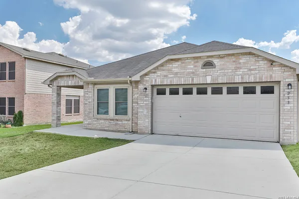 $1,950 | 233 North Willow Way, Cibolo, TX 78108