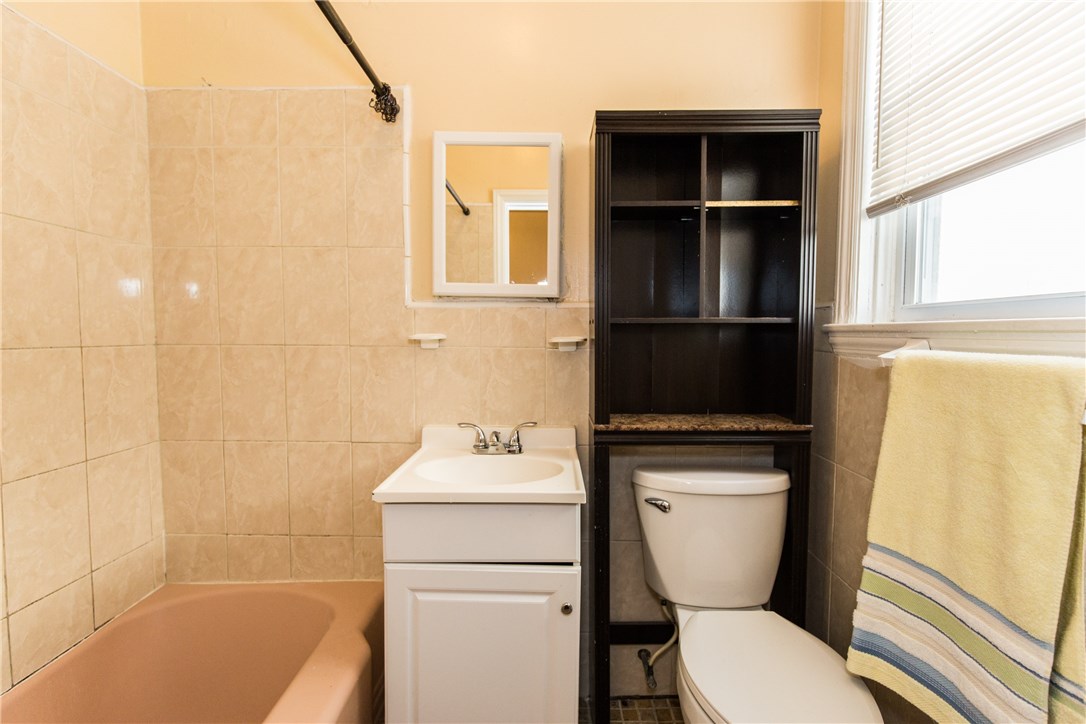 316 Orms Street Providence, RI 02908 - Photo 12 of 40