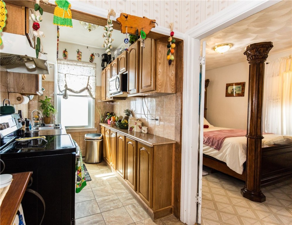 316 Orms Street Providence, RI 02908 - Photo 18 of 40