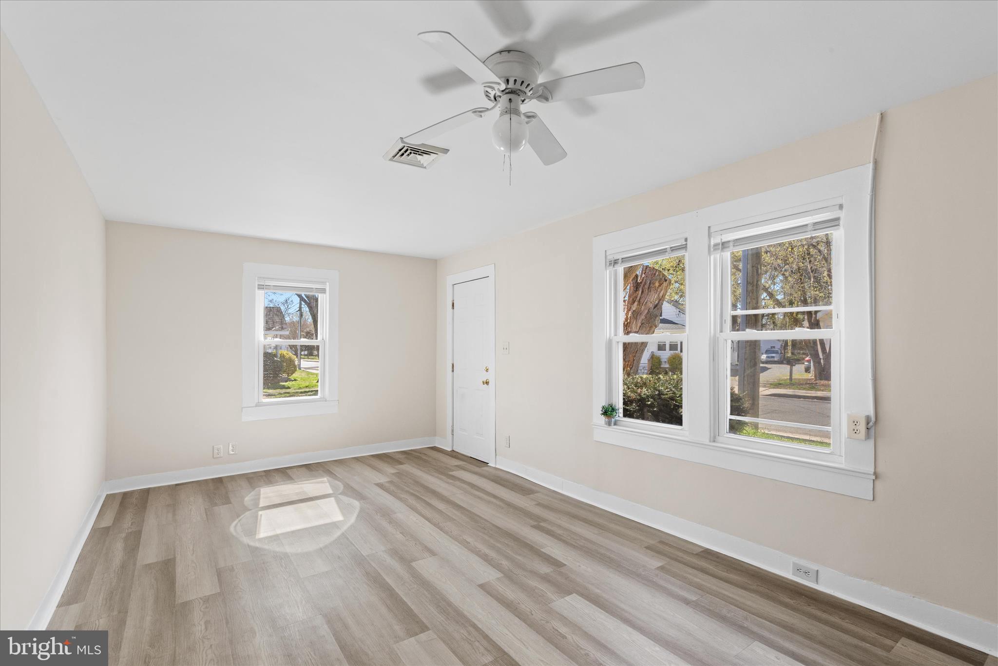 705 Roger Street Salisbury, MD 21804 - Photo 3 of 24 Spacious Living Room