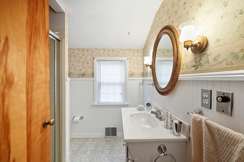 92 Massreco Street Springfield, MA 01109 - Photo 5 of 29