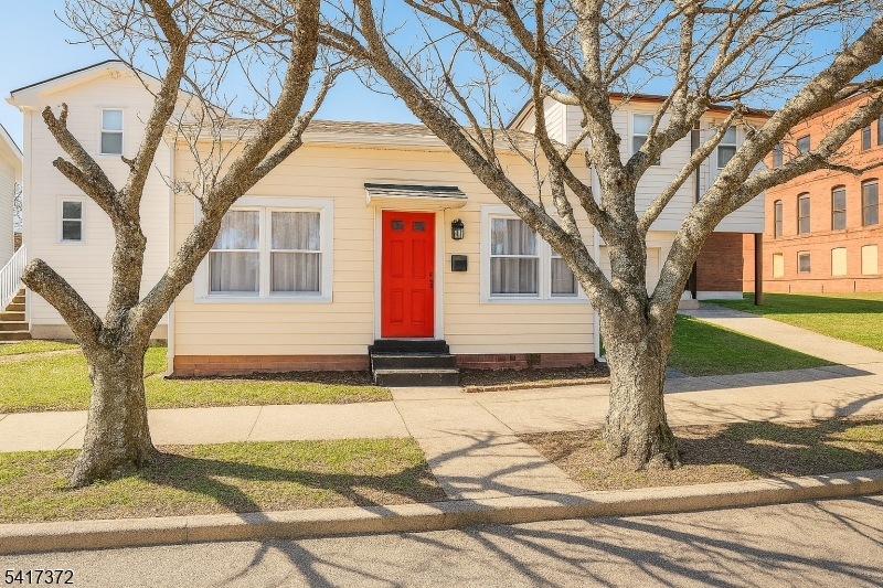 31 Kossuth Street Haledon, NJ 07508 - Photo 1 of 7
