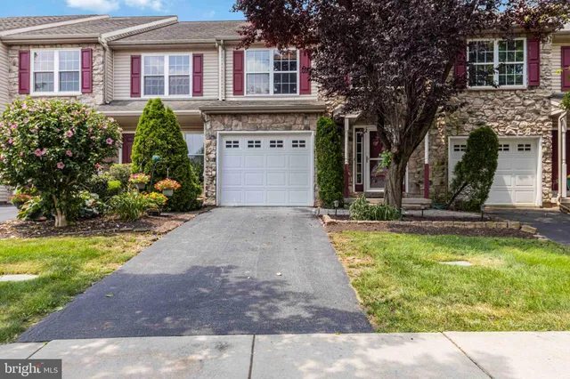 $369,900 | 25 Carousel Circle, Hershey, PA 17033
