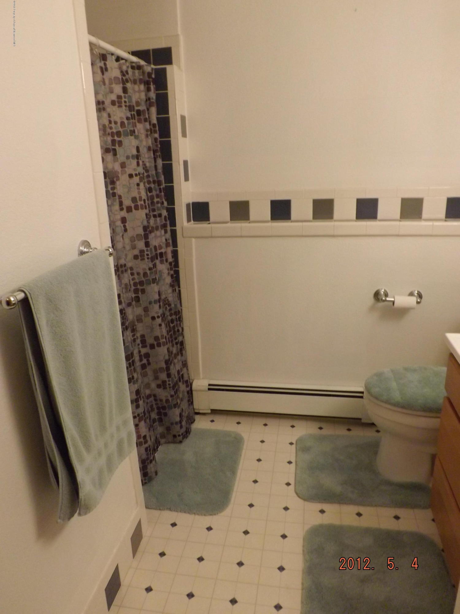 515 East 12th Street Rifle, CO 81650 - Photo 21 of 39 a bathroom with a sink toilet and shower