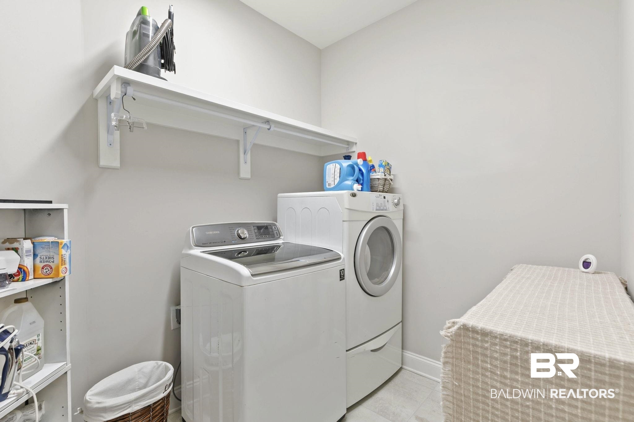 291 Hemlock Drive Fairhope, AL 36532 - Photo 27 of 65 Laundry area featuring independent washer and dryer and baseboards