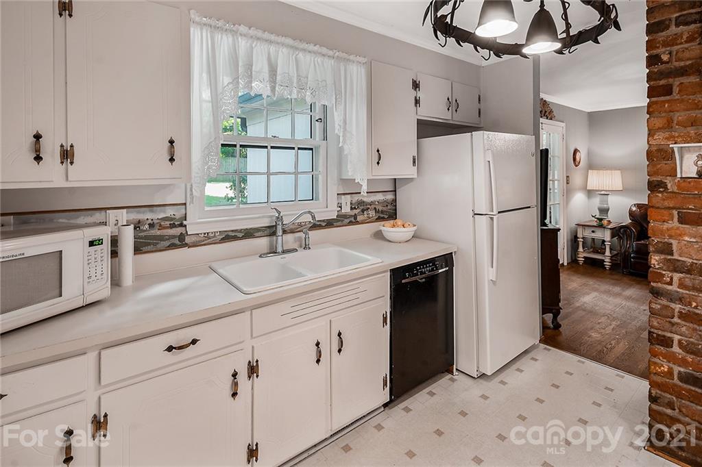 4727 Fairheath Road Charlotte, NC 28210 - Photo 16 of 41 Gallery Image 16