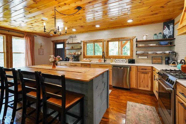 $599,999 | 5618 Hoover Road, Nashville, IN 47448