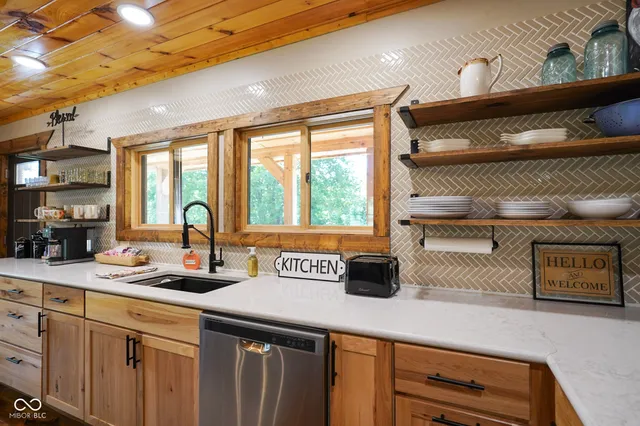 $599,999 | 5618 Hoover Road, Nashville, IN 47448