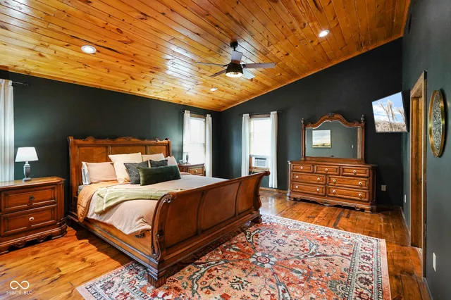 $599,999 | 5618 Hoover Road, Nashville, IN 47448