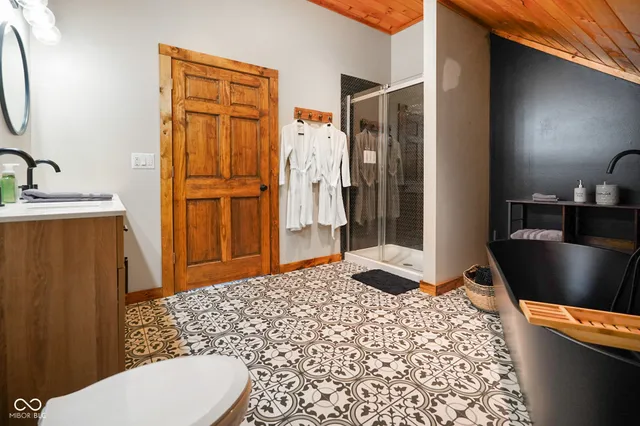 $599,999 | 5618 Hoover Road, Nashville, IN 47448