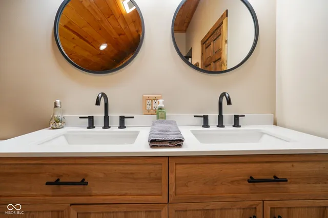 $599,999 | 5618 Hoover Road, Nashville, IN 47448