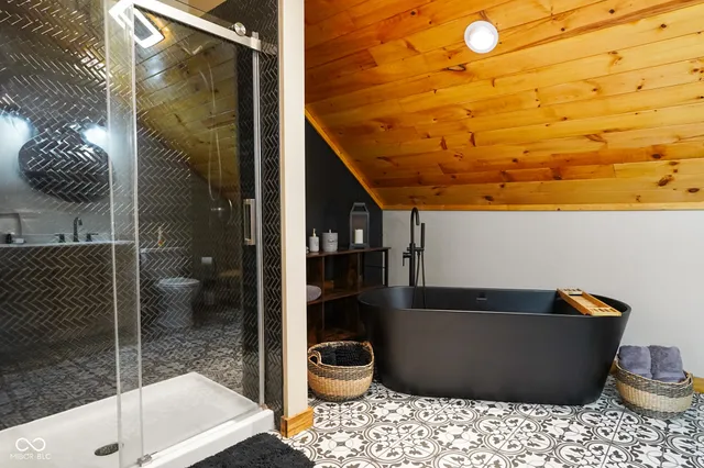 $599,999 | 5618 Hoover Road, Nashville, IN 47448