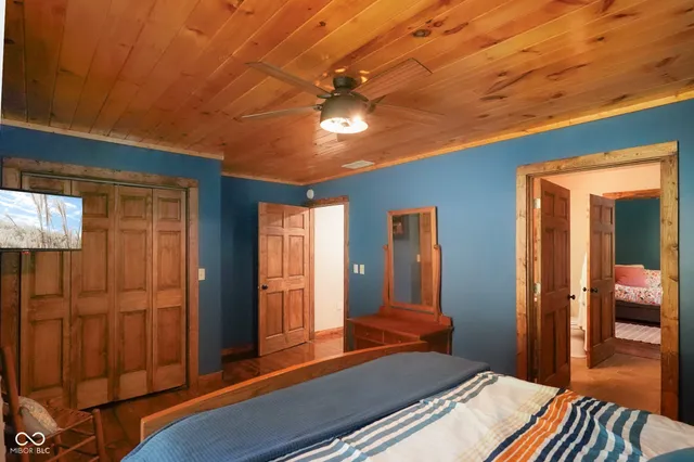 $599,999 | 5618 Hoover Road, Nashville, IN 47448