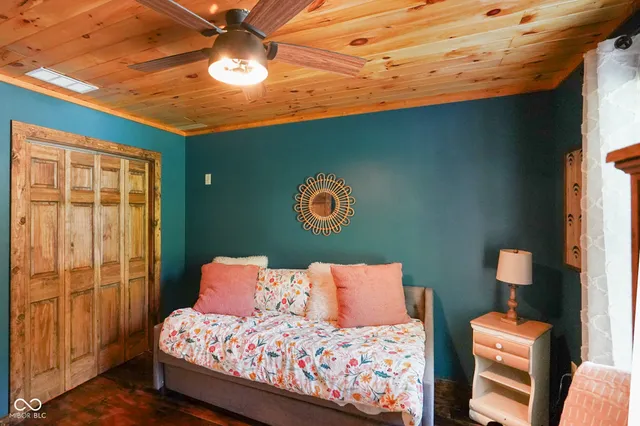 $599,999 | 5618 Hoover Road, Nashville, IN 47448