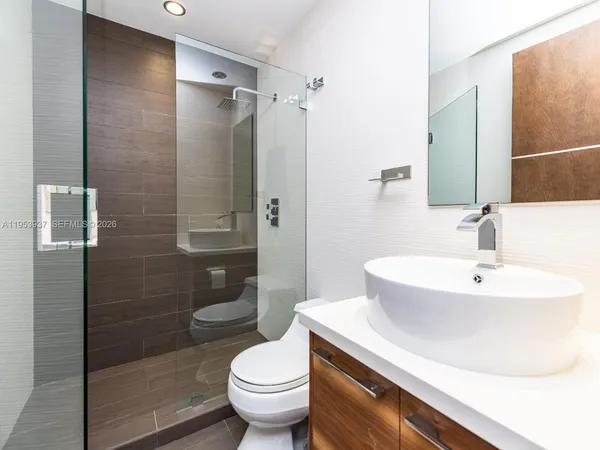 $6,000 | 888 Brickell Key Drive, Unit 210, Miami, FL 33131