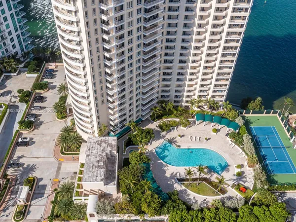 $6,000 | 888 Brickell Key Drive, Unit 210, Miami, FL 33131