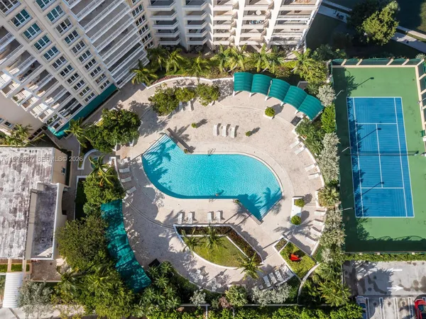 $6,000 | 888 Brickell Key Drive, Unit 210, Miami, FL 33131