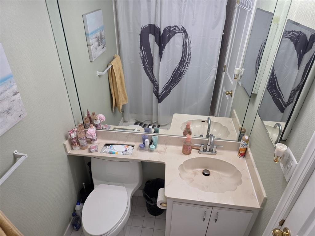 3940 Inverrary Boulevard, Unit 507A Fort Lauderdale, FL 33319 - Photo 20 of 35 a bathroom with a toilet sink and mirror