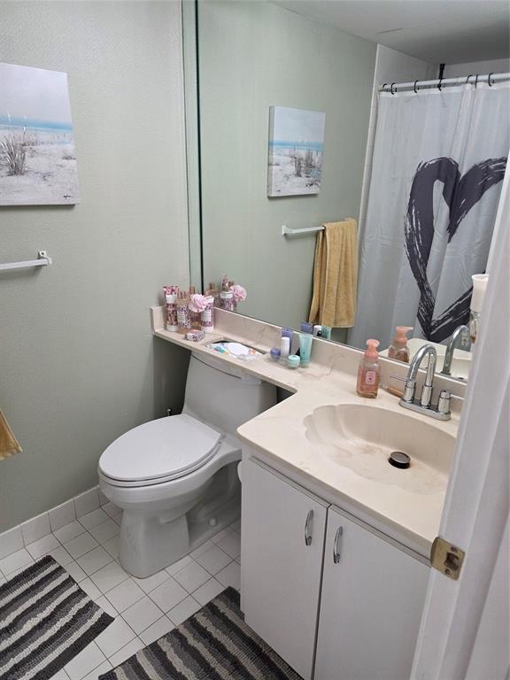 3940 Inverrary Boulevard, Unit 507A Fort Lauderdale, FL 33319 - Photo 21 of 35 a bathroom with a toilet sink and mirror