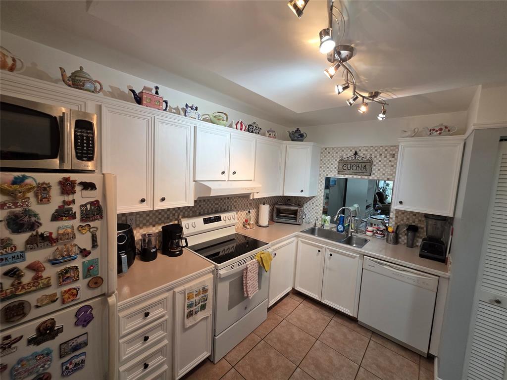3940 Inverrary Boulevard, Unit 507A Fort Lauderdale, FL 33319 - Photo 5 of 35 a kitchen with cabinets appliances a sink and a window