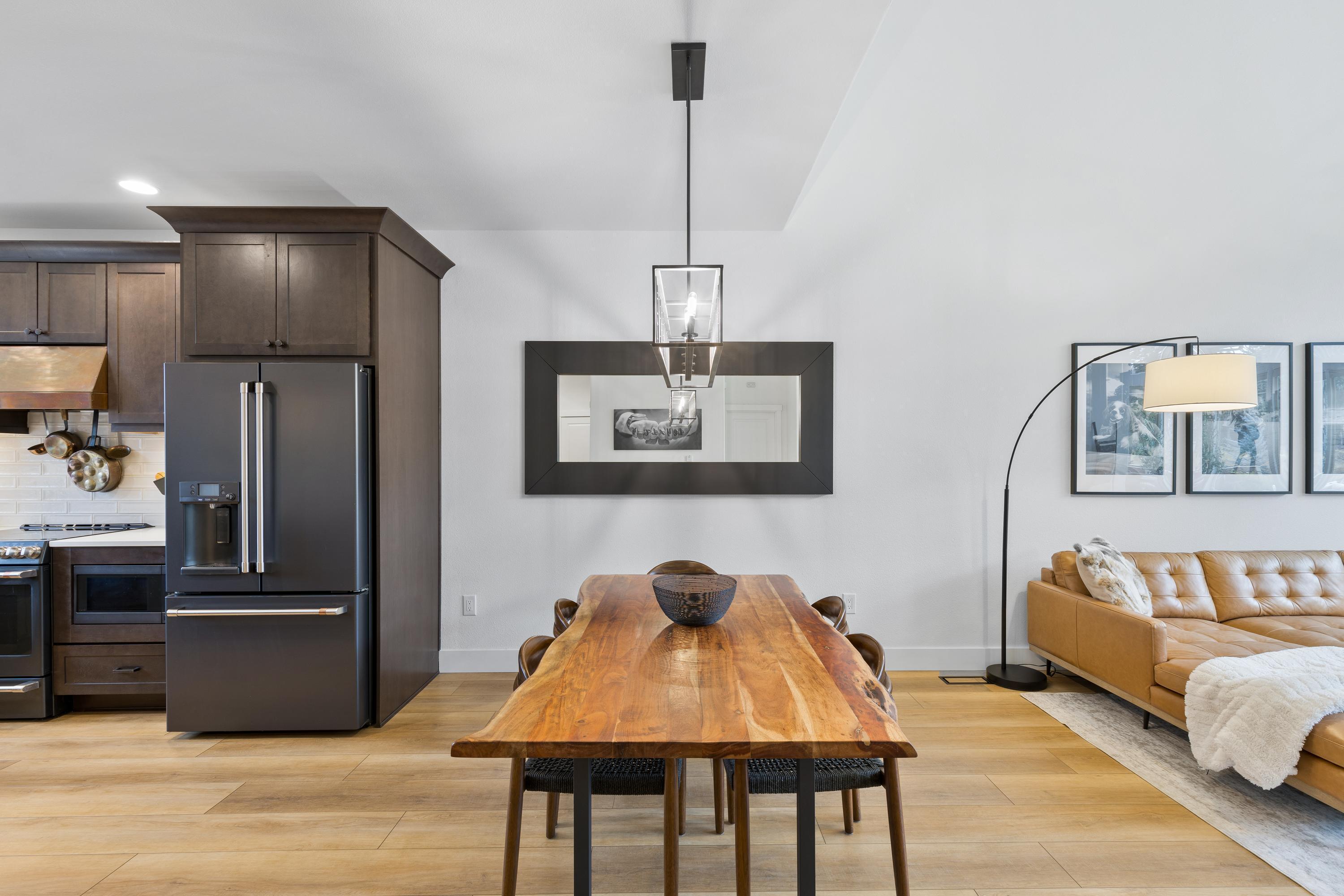 1281 Highland View Loop Redmond, OR 97756 - Photo 7 of 42 Dining Area
