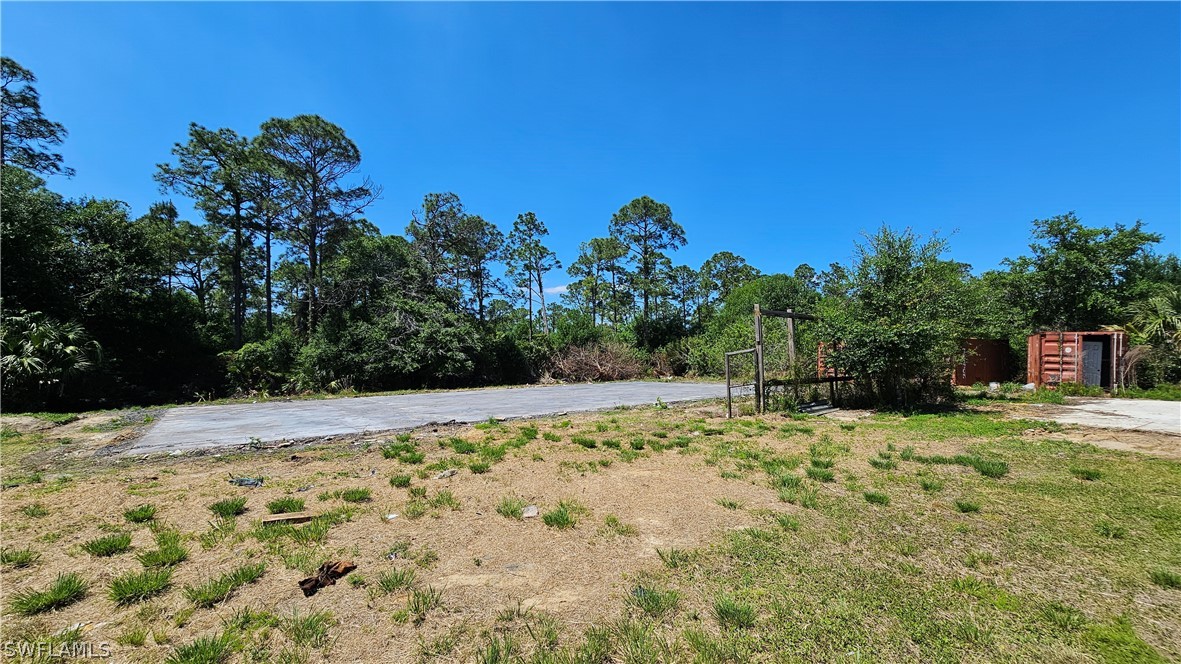 1514 Deer Run LaBelle, FL 33935 - Photo 14 of 18 a view of a yard with trees