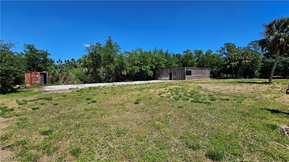 1514 Deer Run LaBelle, FL 33935 - Photo 16 of 18 a backyard of a house with lots of green space