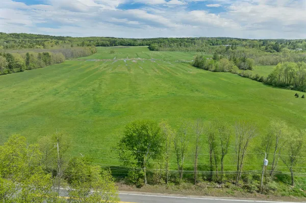 $549,900 | 90 N Road, East Kingston, NH 03827
