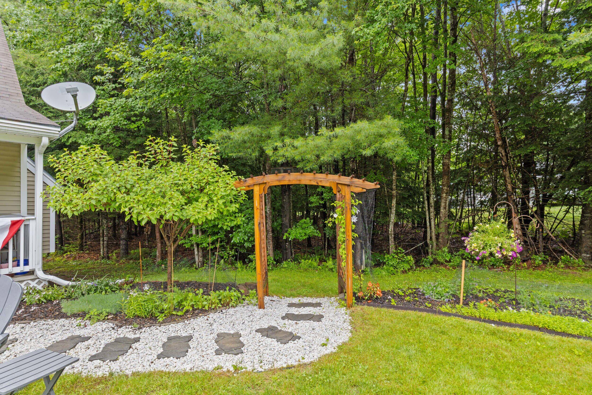 7 Chase Street Standish, ME 04084 - Photo 5 of 42 7 chase st, standish, me 04084, usa-36