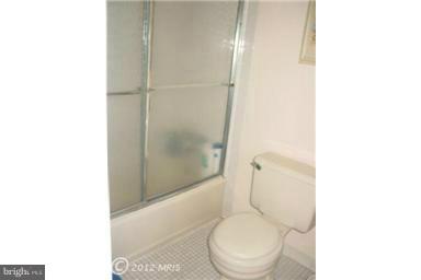 8400 Gambrill Lane Springfield, VA 22153 - Photo 18 of 30 Bath