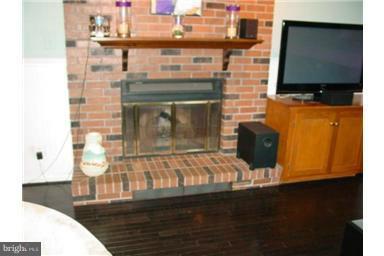 8400 Gambrill Lane Springfield, VA 22153 - Photo 3 of 30 Interior (General)