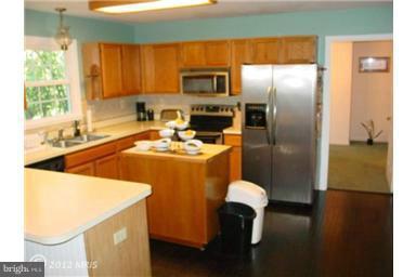 8400 Gambrill Lane Springfield, VA 22153 - Photo 24 of 30 Kitchen