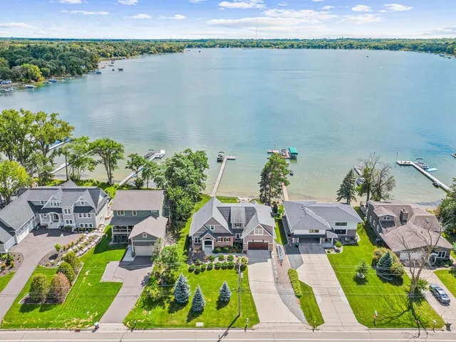 $2,200,000 | 800 County Rd I, Shoreview, MN 55126