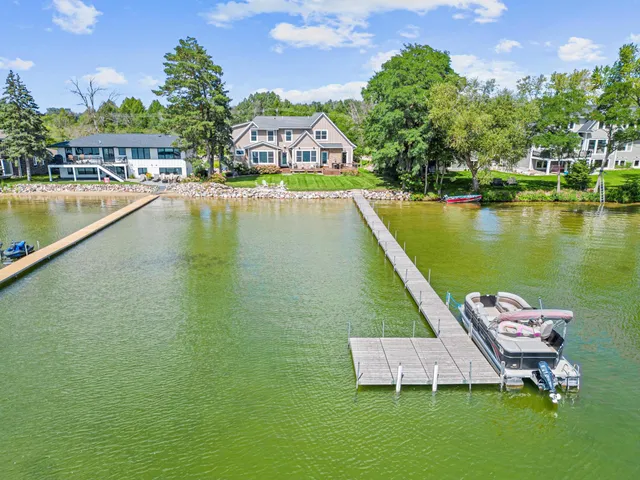 $2,200,000 | 800 County Rd I, Shoreview, MN 55126