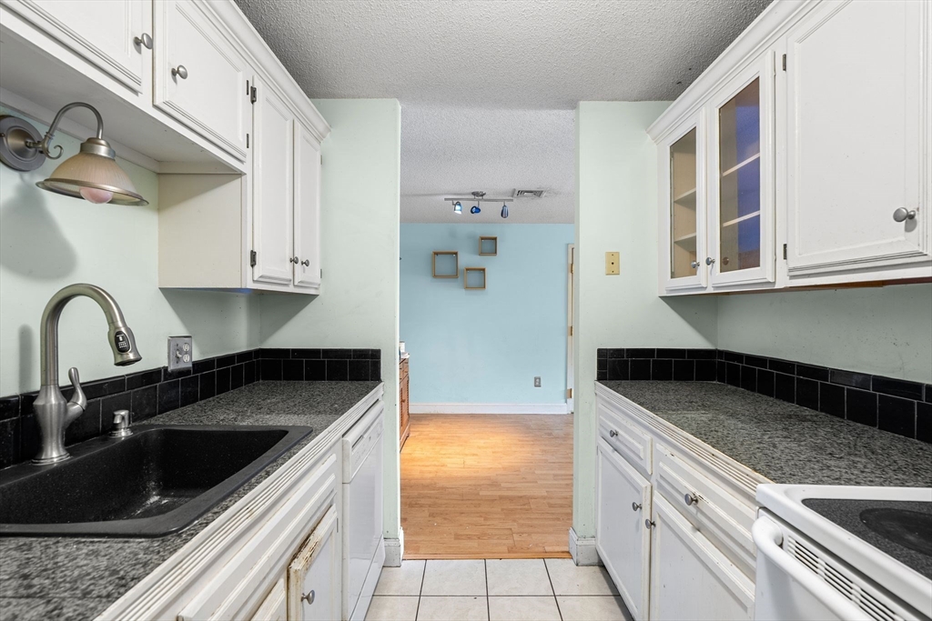 15 Bower Road, Unit E1 Quincy, MA 02169 - Photo 11 of 34