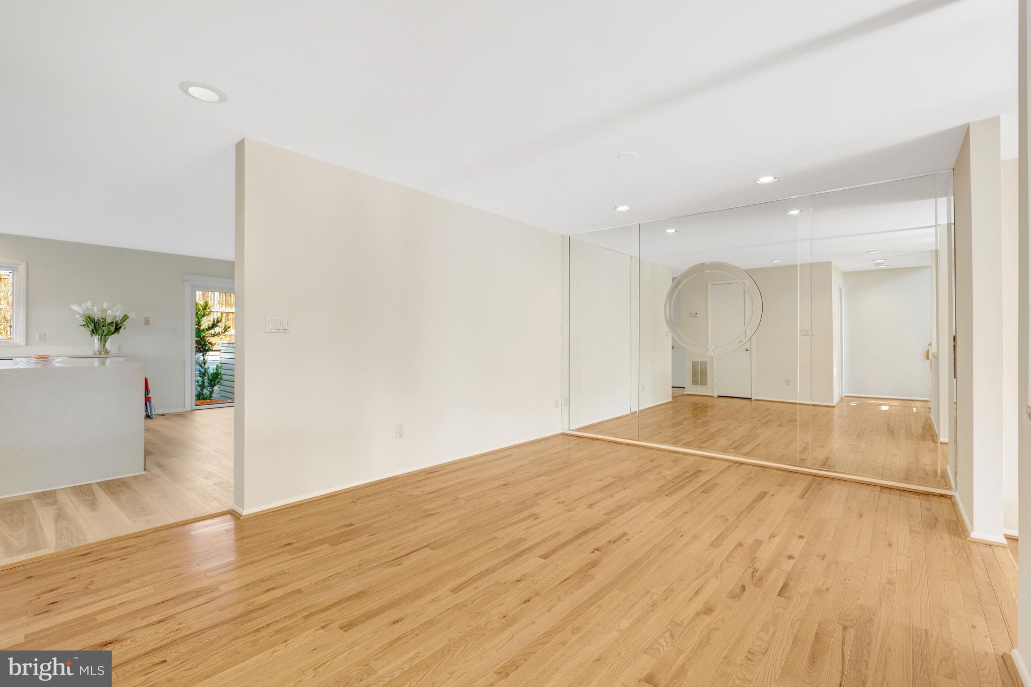 1926 Lakeport Way Reston, VA 20191 - Photo 10 of 54 Spacious dining room w/immaculate hardwood floors.