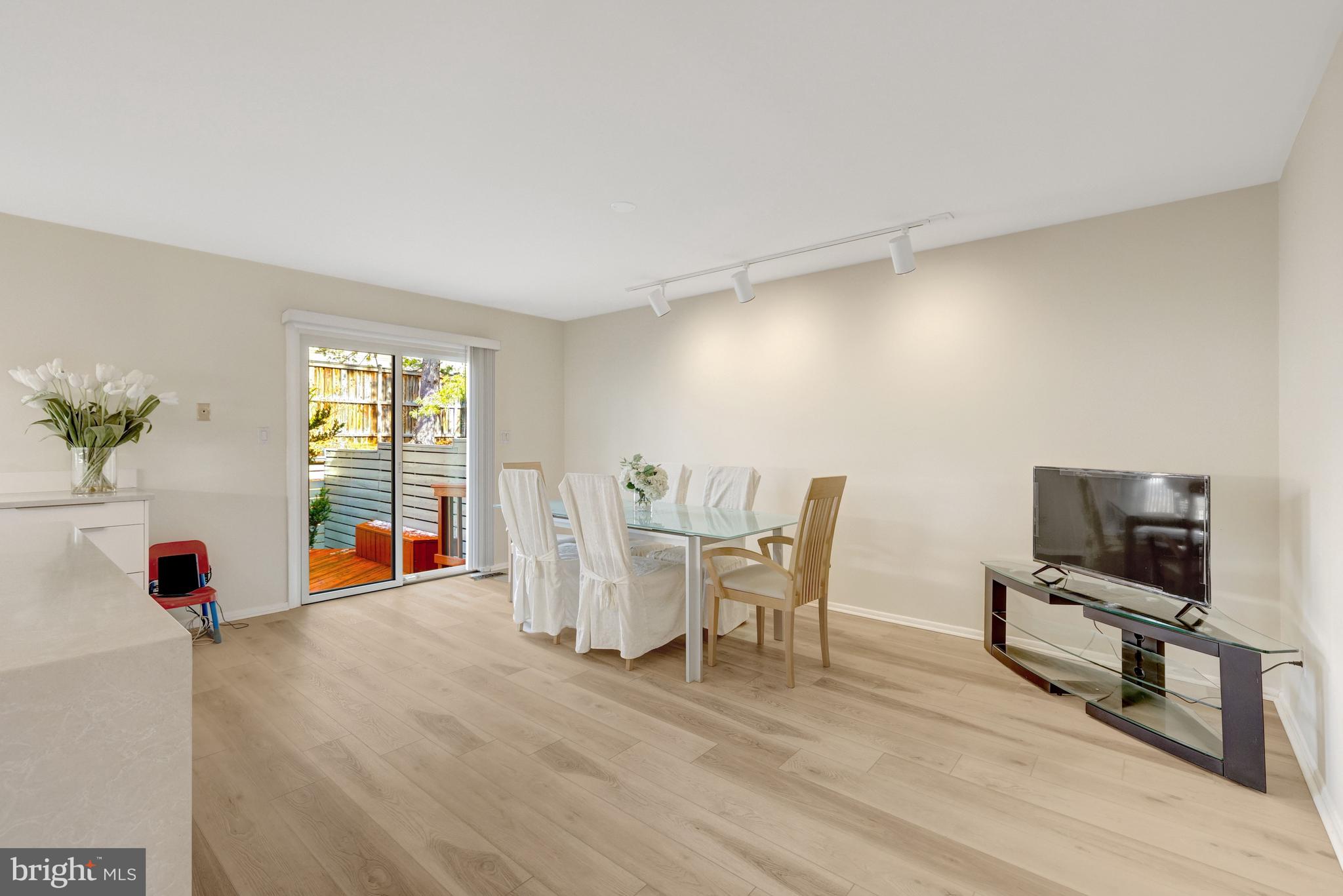 1926 Lakeport Way Reston, VA 20191 - Photo 17 of 54 Great table-space area w/sliding door to the deck.
