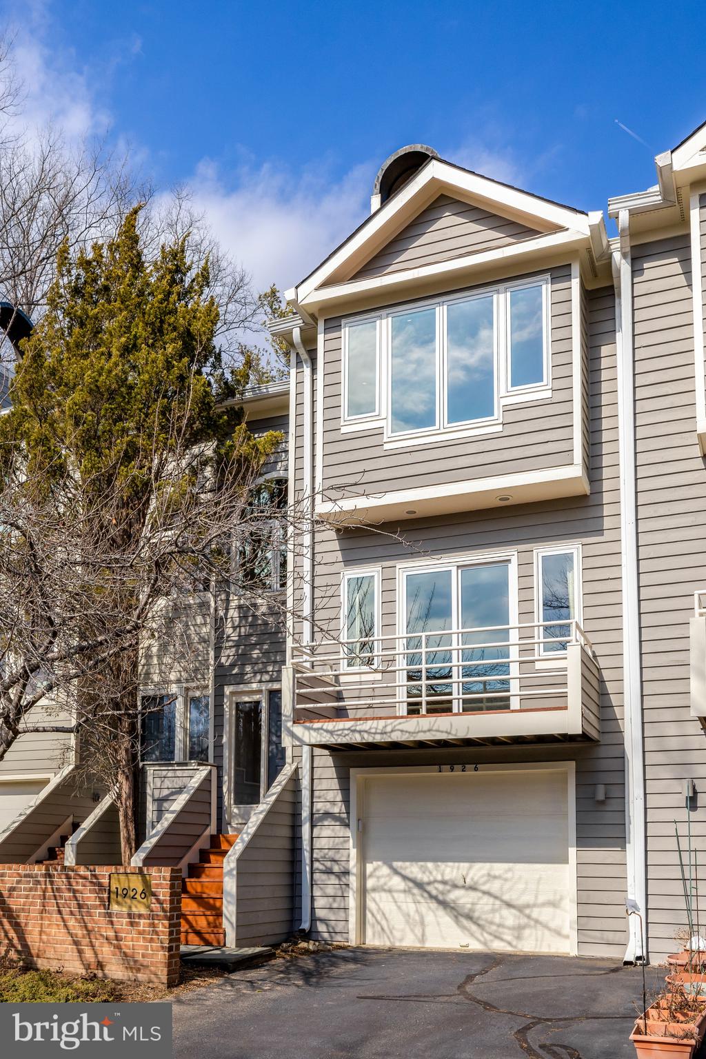 1926 Lakeport Way Reston, VA 20191 - Photo 2 of 54 Convenient location with easy access to the lake.