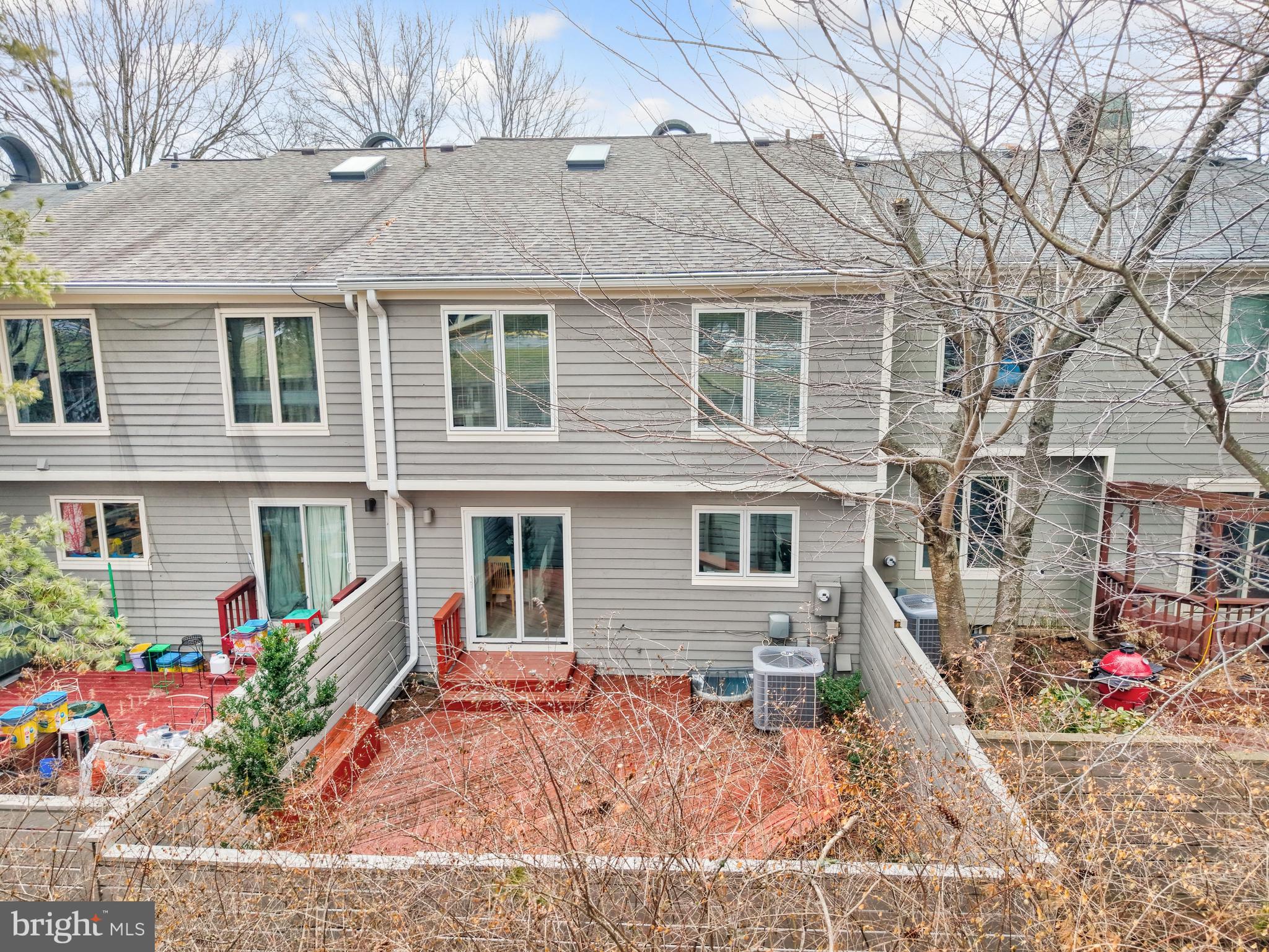 1926 Lakeport Way Reston, VA 20191 - Photo 43 of 54 The deck also has built-in benches.