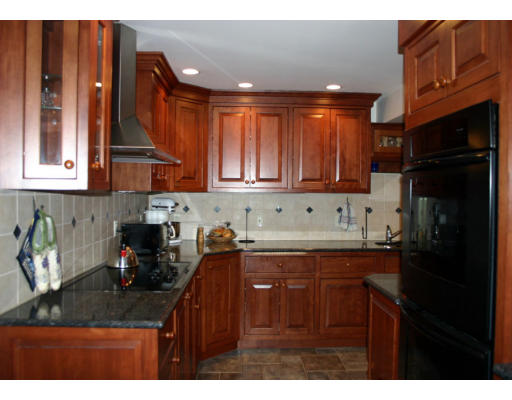 7 Hampton Road Natick, MA 01760 - Photo 4 of 9 Gallery Image 4