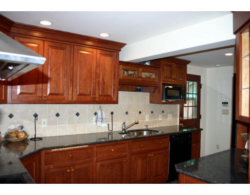 7 Hampton Road Natick, MA 01760 - Photo 5 of 9 Gallery Image 5