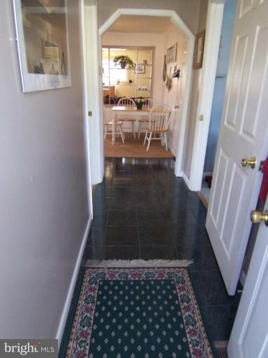 7771 West Shore Road Pasadena, MD 21122 - Photo 2 of 21 Entrance / Foyer