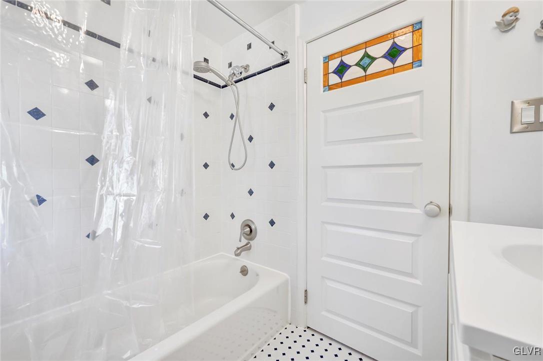 1471 Spring Valley Road Bethlehem, PA 18015 - Photo 26 of 31 Gallery Image 26
