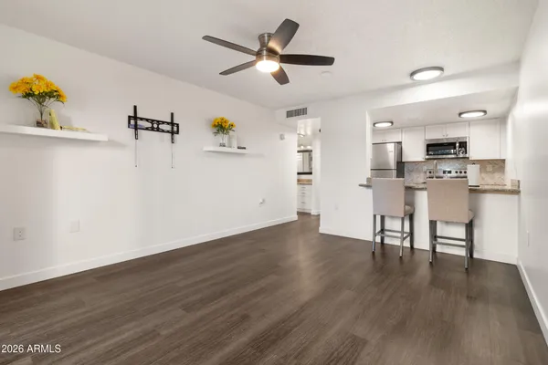 $159,900 | 3033 East Devonshire Avenue, Unit 1018, Phoenix, AZ 85016